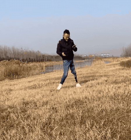 DIY自平衡车意外失去左腿后，小哥爆改假肢玩出花变身野生钢铁侠