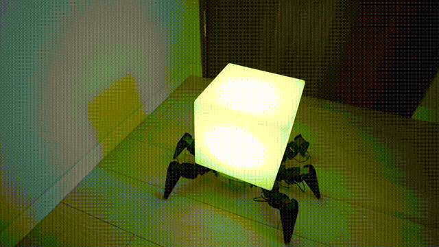 日本老父亲5000元DIY可行走床头灯，让女儿半夜下床不怕黑