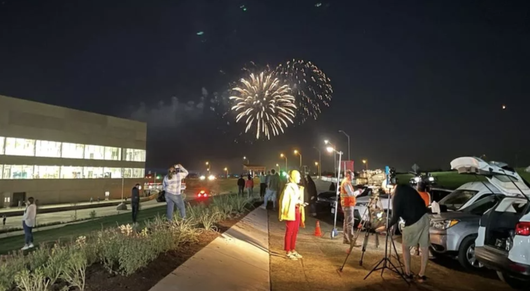 都在明年！马斯克：赛博皮卡和人形机器人量产“明年一定”