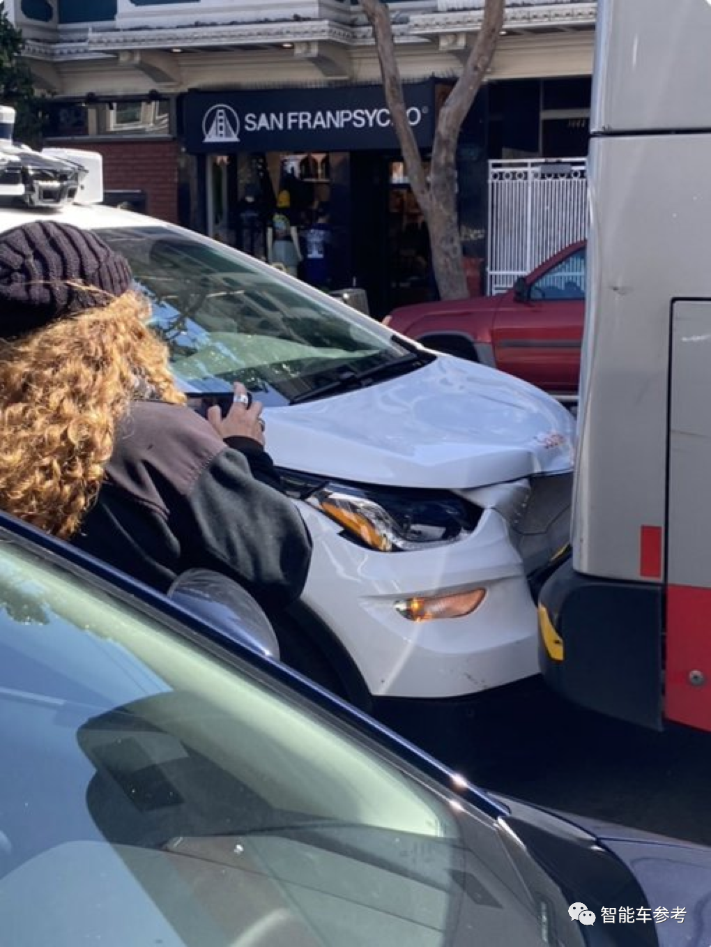 “全无人驾驶出租车，滚出旧金山！”