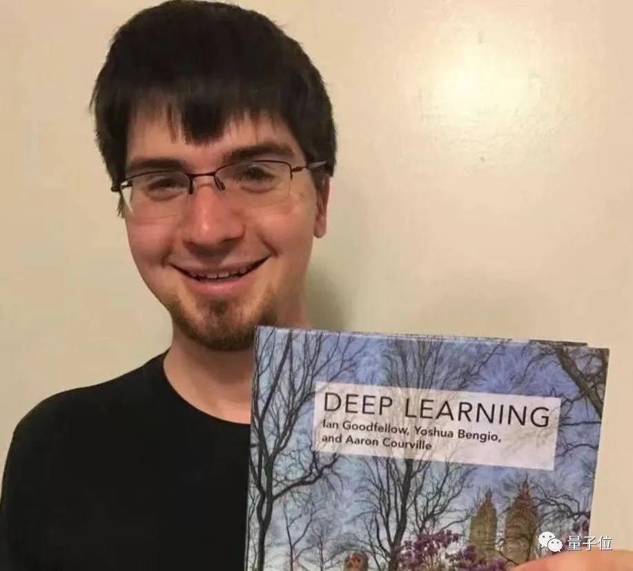 GAN之父离开苹果重返谷歌，罗永浩称债没还完，美国官宣UFO进展