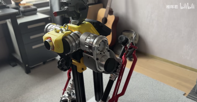 稚晖君自制全新机器人「哪吒」，预告创业发布会！