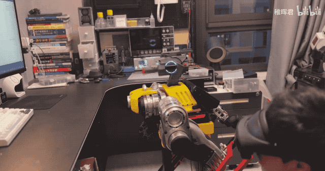 稚晖君自制全新机器人「哪吒」，预告创业发布会！