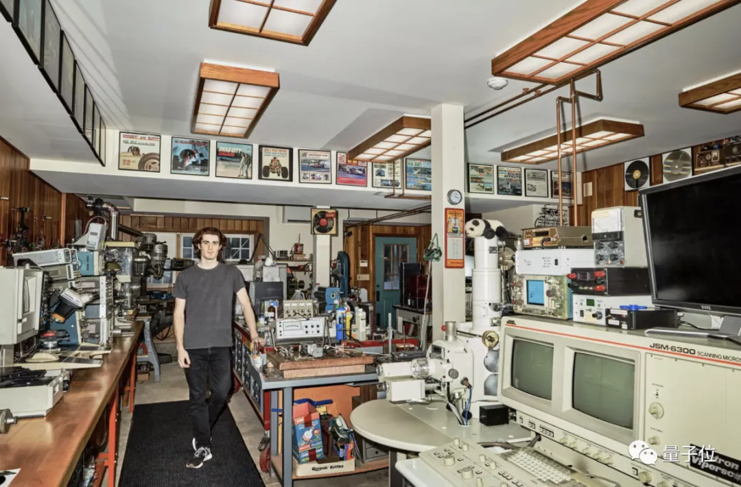 他22岁在家自造芯片，性能接近英特尔初代，连光刻机都有解决方案