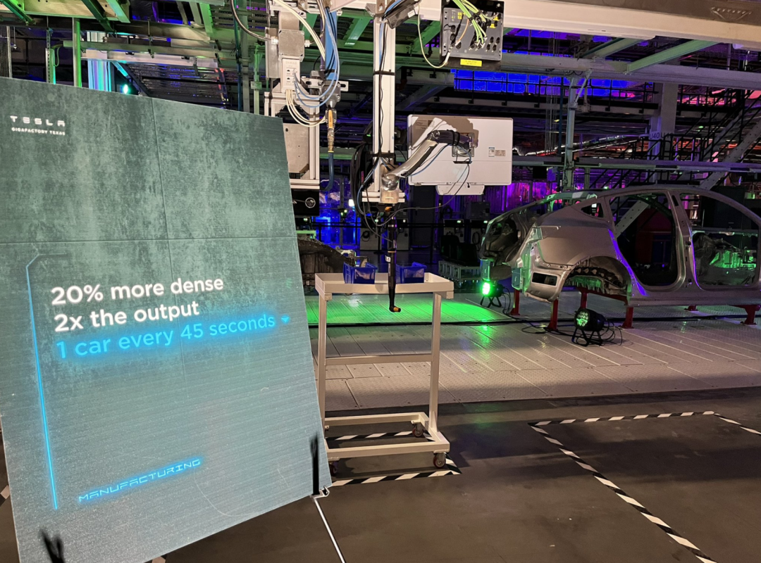 都在明年！马斯克：赛博皮卡和人形机器人量产“明年一定”