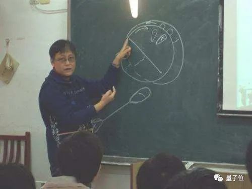 72岁奶奶在抖音教物理火了，百万粉丝追更