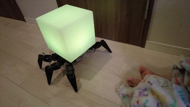 日本老父亲5000元DIY可行走床头灯，让女儿半夜下床不怕黑