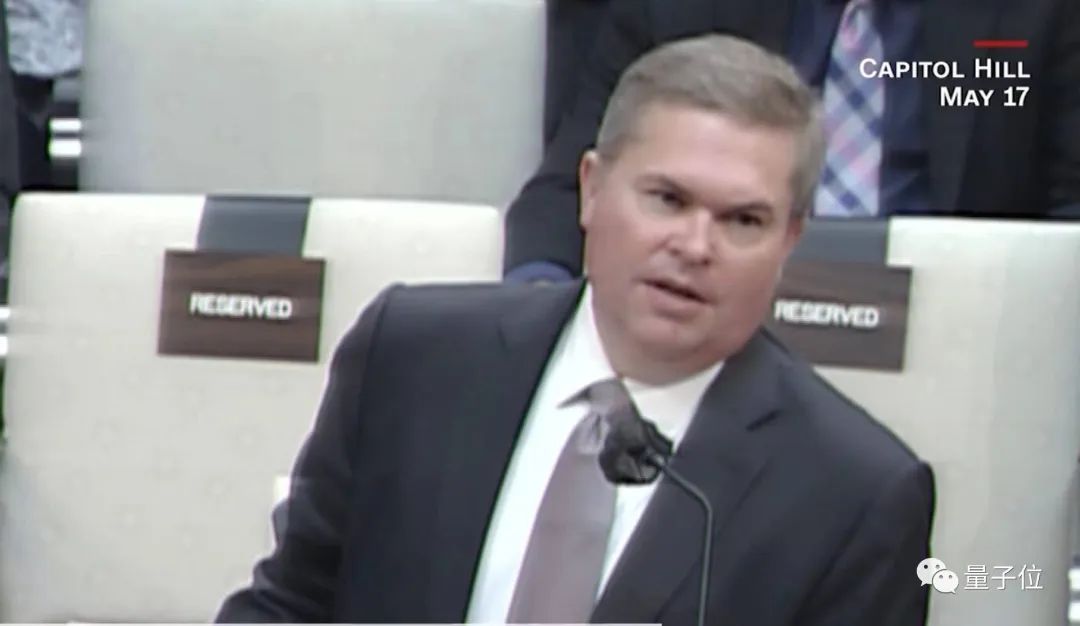 GAN之父离开苹果重返谷歌，罗永浩称债没还完，美国官宣UFO进展