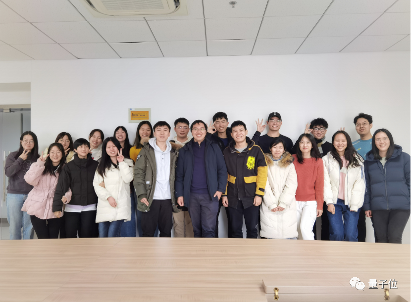 30出头成为复旦博导，陈思明：敲代码和写诗，我两样都要