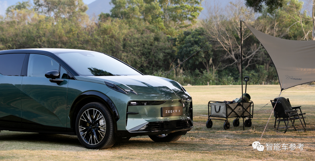 李书福抢跑马斯克发小钢炮！20万封顶，零百3.7秒，冰箱彩电大沙发全系标配