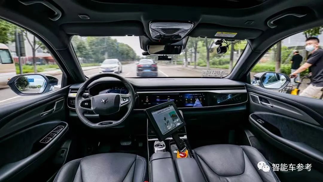 北京批准开放完全无人驾驶出租车，百度小马等首批上路