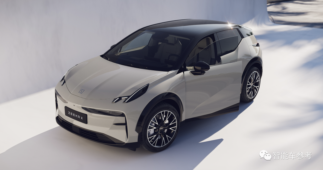 李书福抢跑马斯克发小钢炮！20万封顶，零百3.7秒，冰箱彩电大沙发全系标配