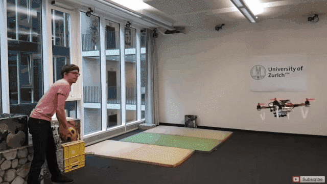 高速无人机独立穿越森林，全程自己规划路线，时速高达40公里