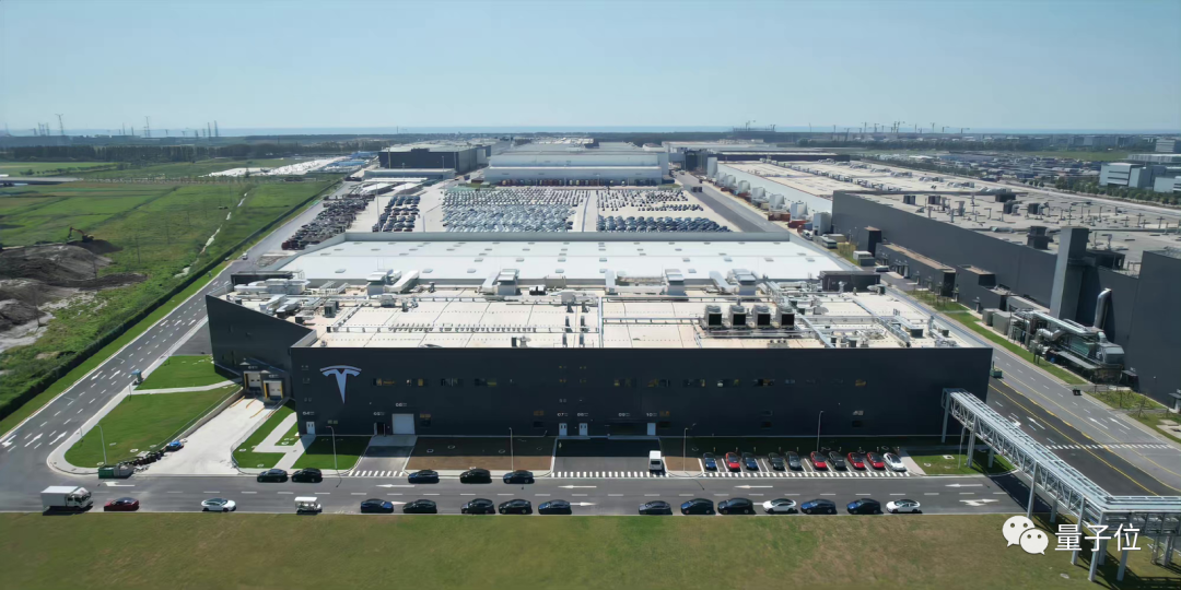 太空发现类酒精分子，NFT销售额雪崩，苹果芯片研发重心转移