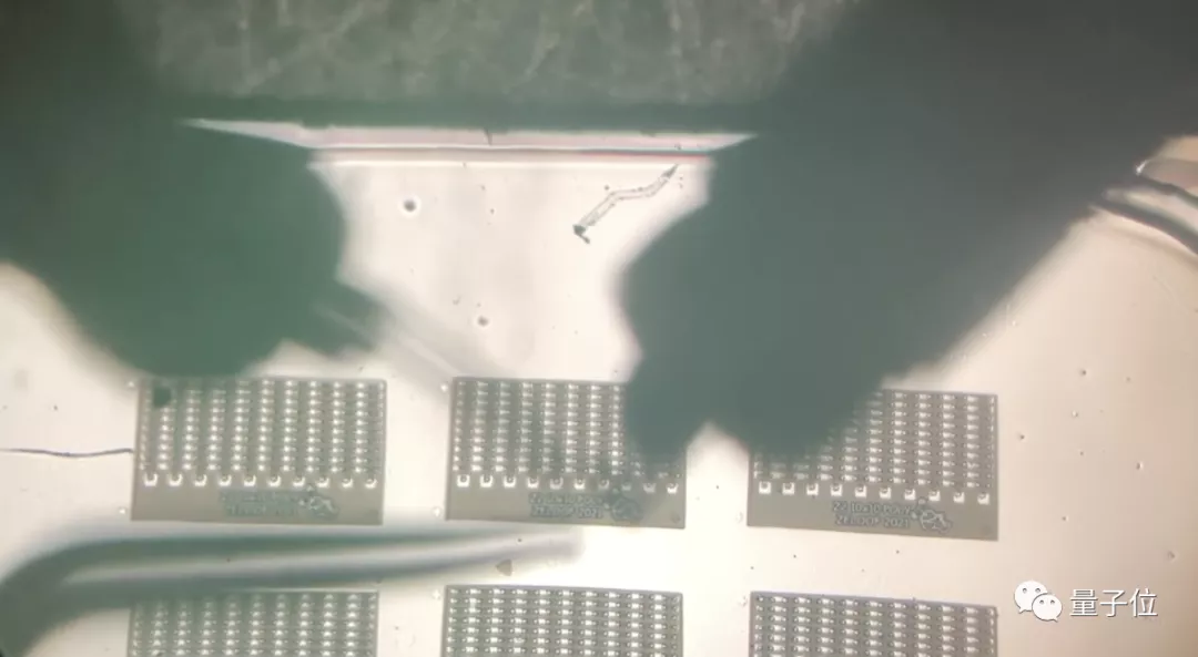 他22岁在家自造芯片，性能接近英特尔初代，连光刻机都有解决方案