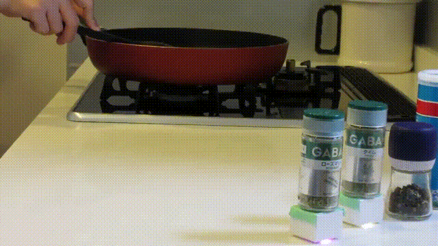 日本老父亲5000元DIY可行走床头灯，让女儿半夜下床不怕黑