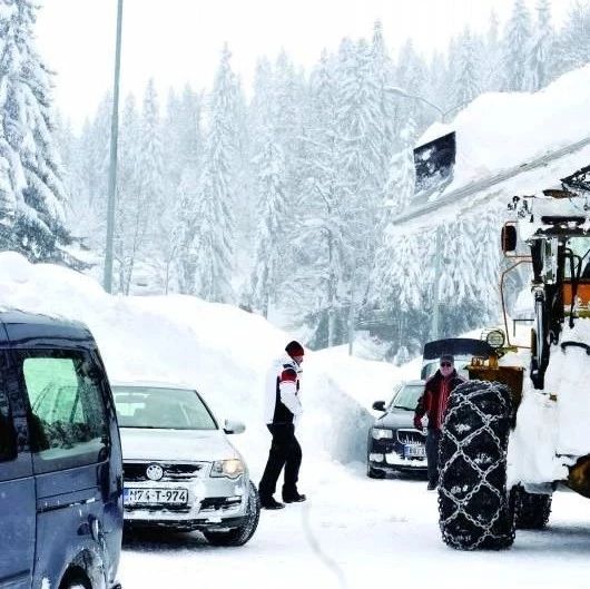 欧洲多国遭遇三十年一见暴雪，航班、陆路交通将严重受阻