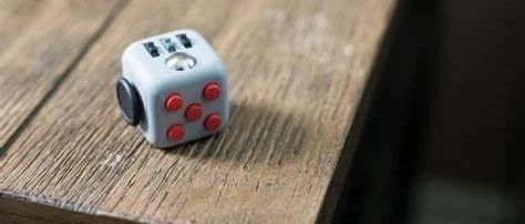 FIDGET CUBE 减压魔方带着版权和商标连发两案，紧急下架产品！