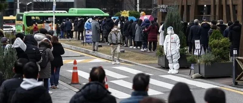 疫情急速恶化！韩国单日新增首破7000例！专家：奥密克戎或将成韩国主要传播毒株？