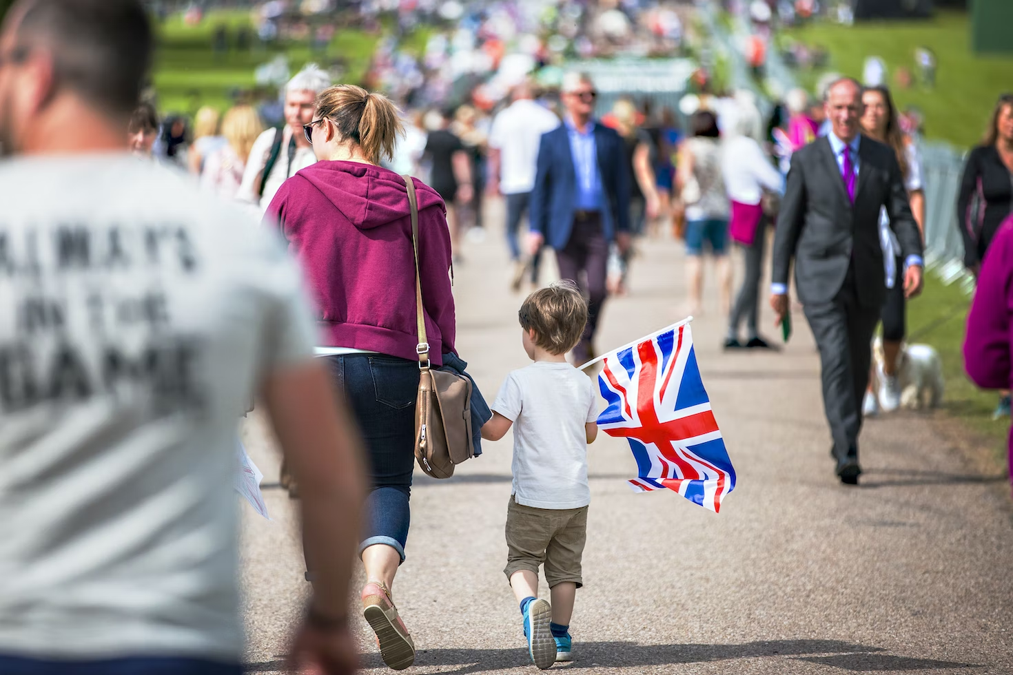 通胀抑制英国人消费支出！2023年这个品类受挫最严重！