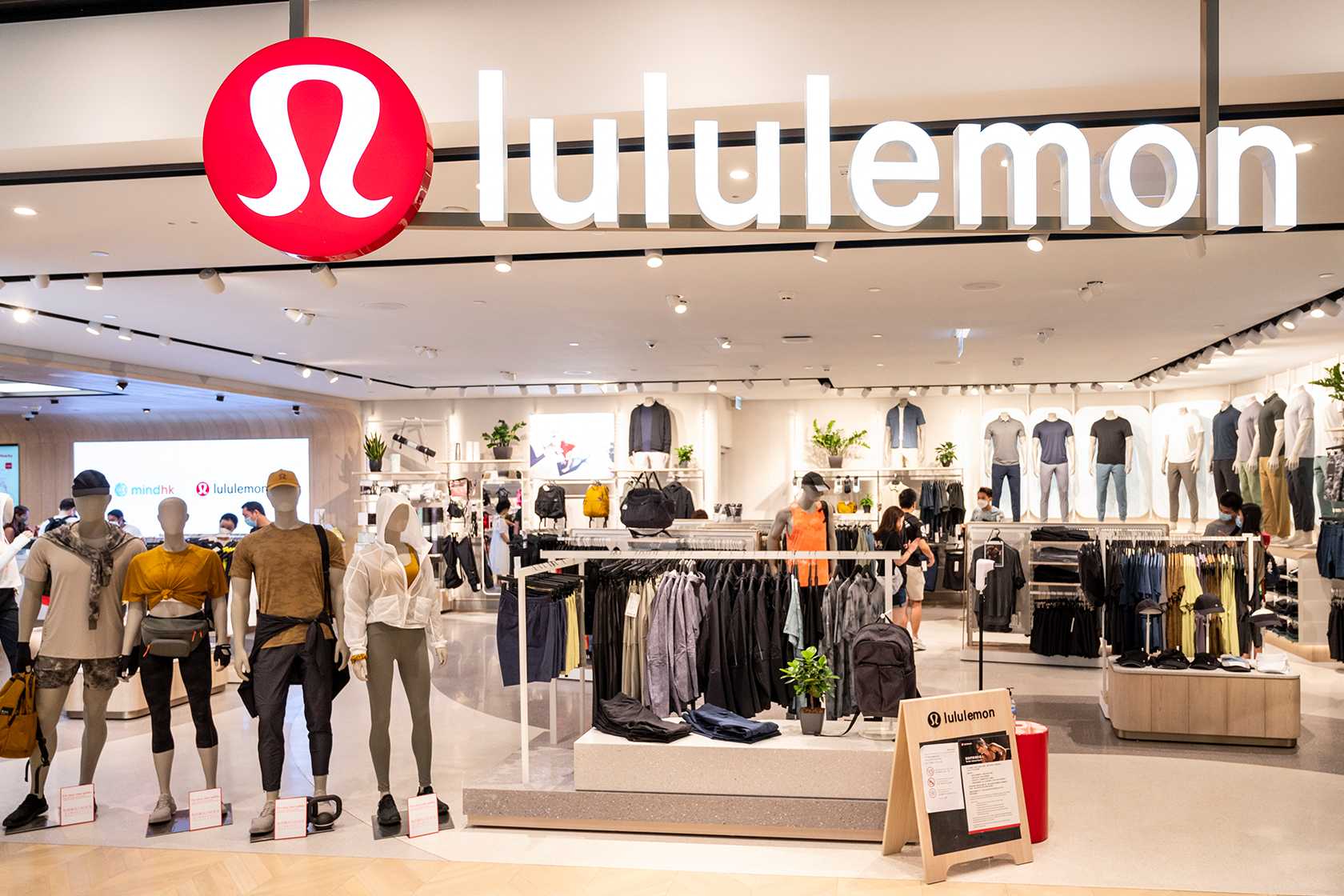 lululemon2022年总营收81亿美元，同比增长30%